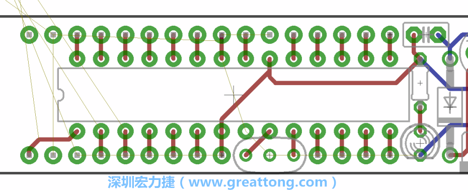 谐振器应摆放在ATmega微控制器的针脚8、9和10旁边，在共鸣器和微控制器中间的高频信号线应该要愈短愈好，此外，其它的信号线应该要远离这个区域且配置在谐振器的下方，这样做是为了防止不必要的无线电波干扰。