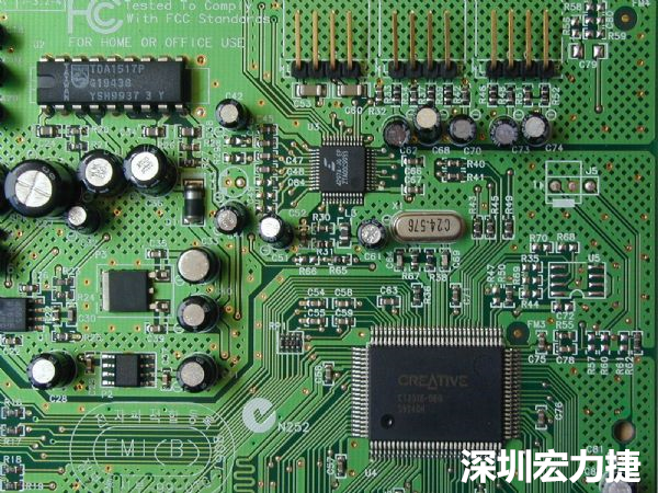 针对PCB区块产生的EMI干扰问题，可使用EMI改善对策元件重点改善。