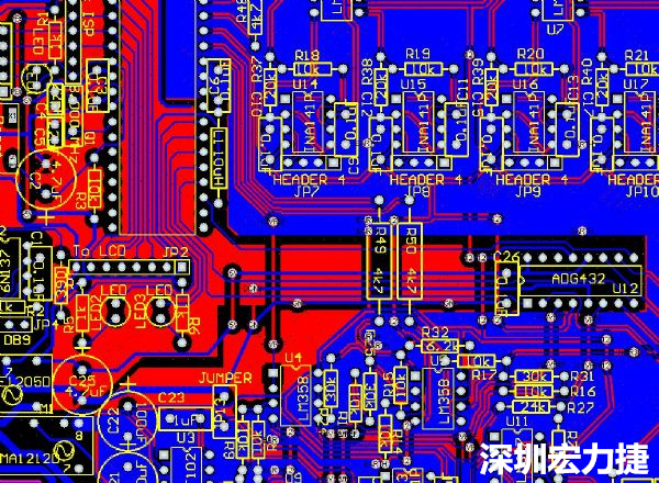 一般产品的PCB设计，多数先决定元件布局，再进行线路连接，于元件位置就先改善干扰问题，再从线路细节着手改善产品。